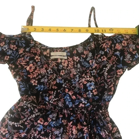 Urban Outfitters Cold Shoulder Floral Faux Wrap Romper- Size 0 - Picture 7 of 11